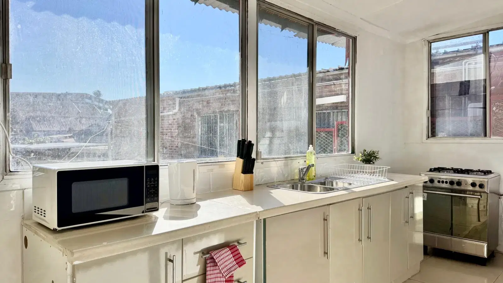 Room in a 4 Bedroom Apartment, Wollongong Rd, Arncliffe, Australia NSW 2205 – Kitchen