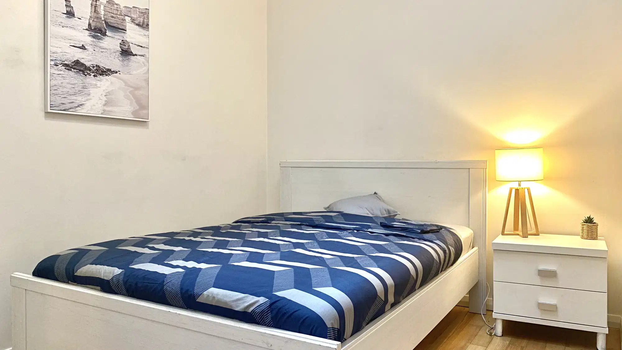 Room in a 6 Bedroom Apartment, Mary St, St Peters, Australia NSW 2044