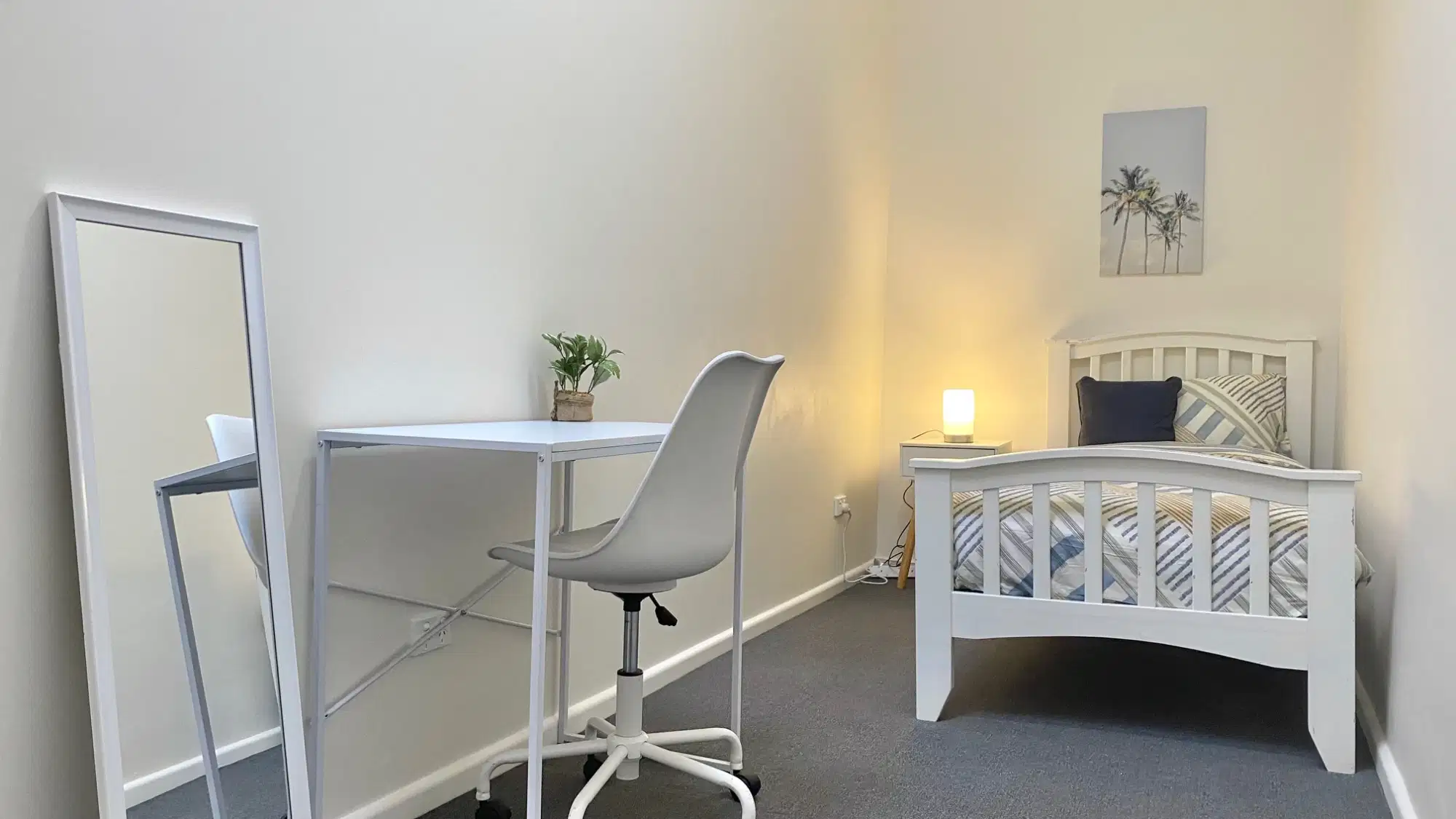 Room in a 5 Bedroom Apartment, Anzac Parade, Kingsford, Australia NSW 2032