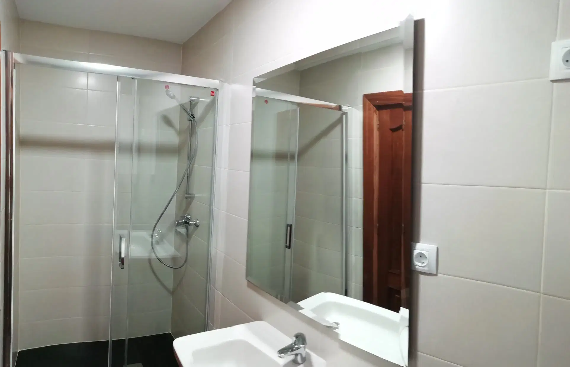 SPC 28019, Madrid – #61229: Room in 6 Bedroom 2 Bathroom (Calle Del General Ricardos)