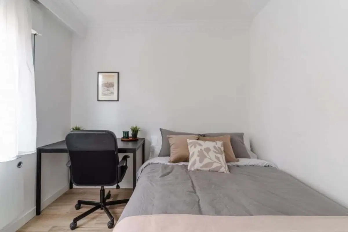 SPC 28021, Madrid – #165006: Room in a 6 Bedroom 2 Bathroom (Paseo De Las Moreras)