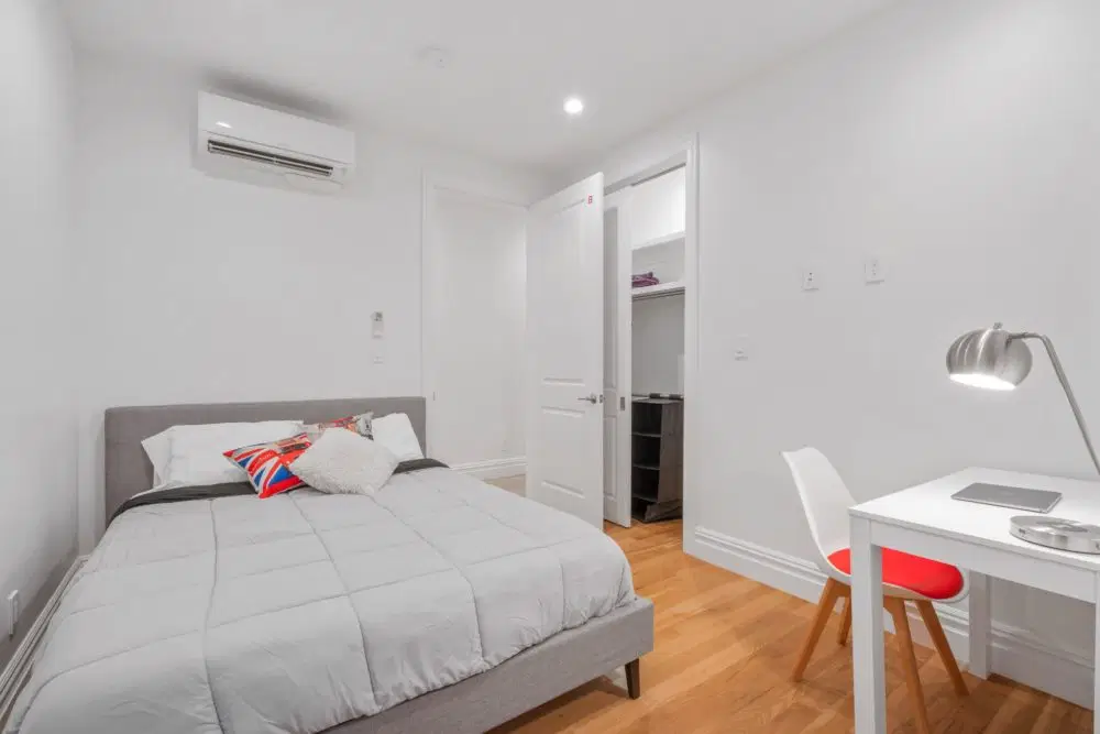 Bernard Brooklyn Home, Brooklyn – King suite + bathroom