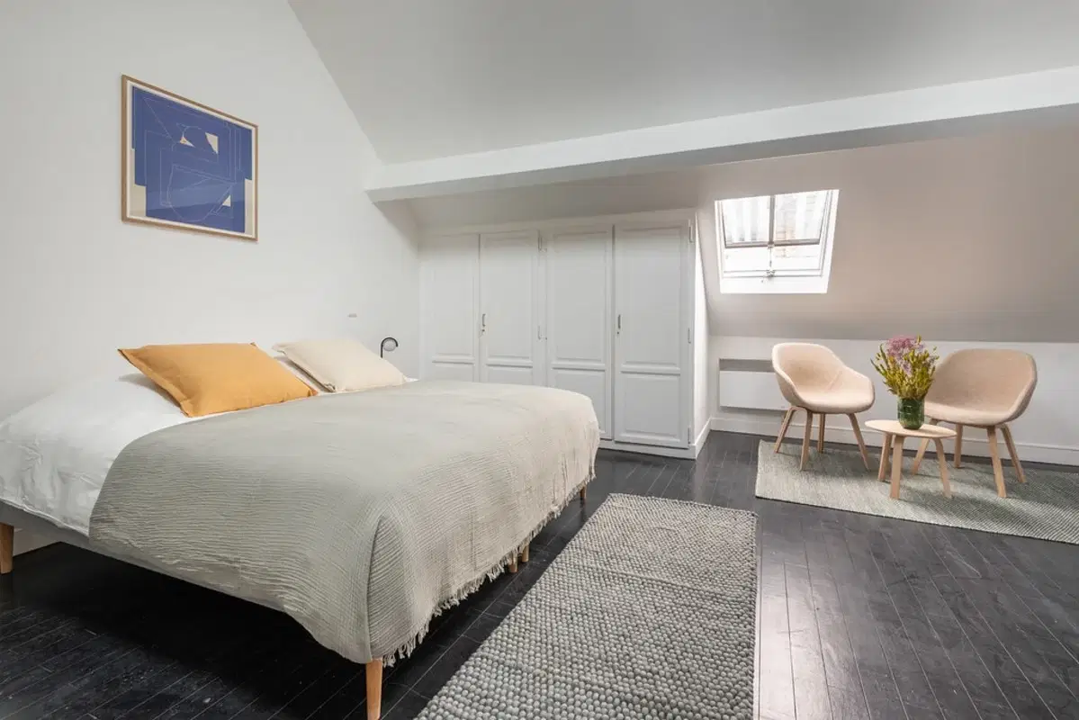 A-CLV 75007, Paris – Wagram Room 8