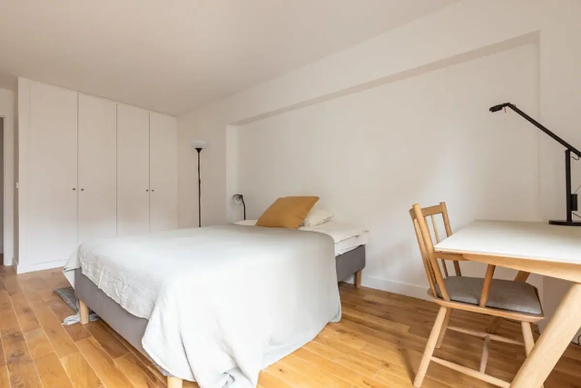 A-CLV 75007, Paris – Brassens Room 1