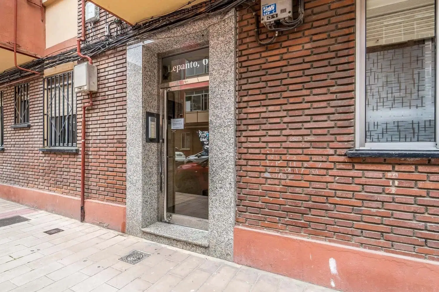 SPC 47005, Valladolid – Exterior
