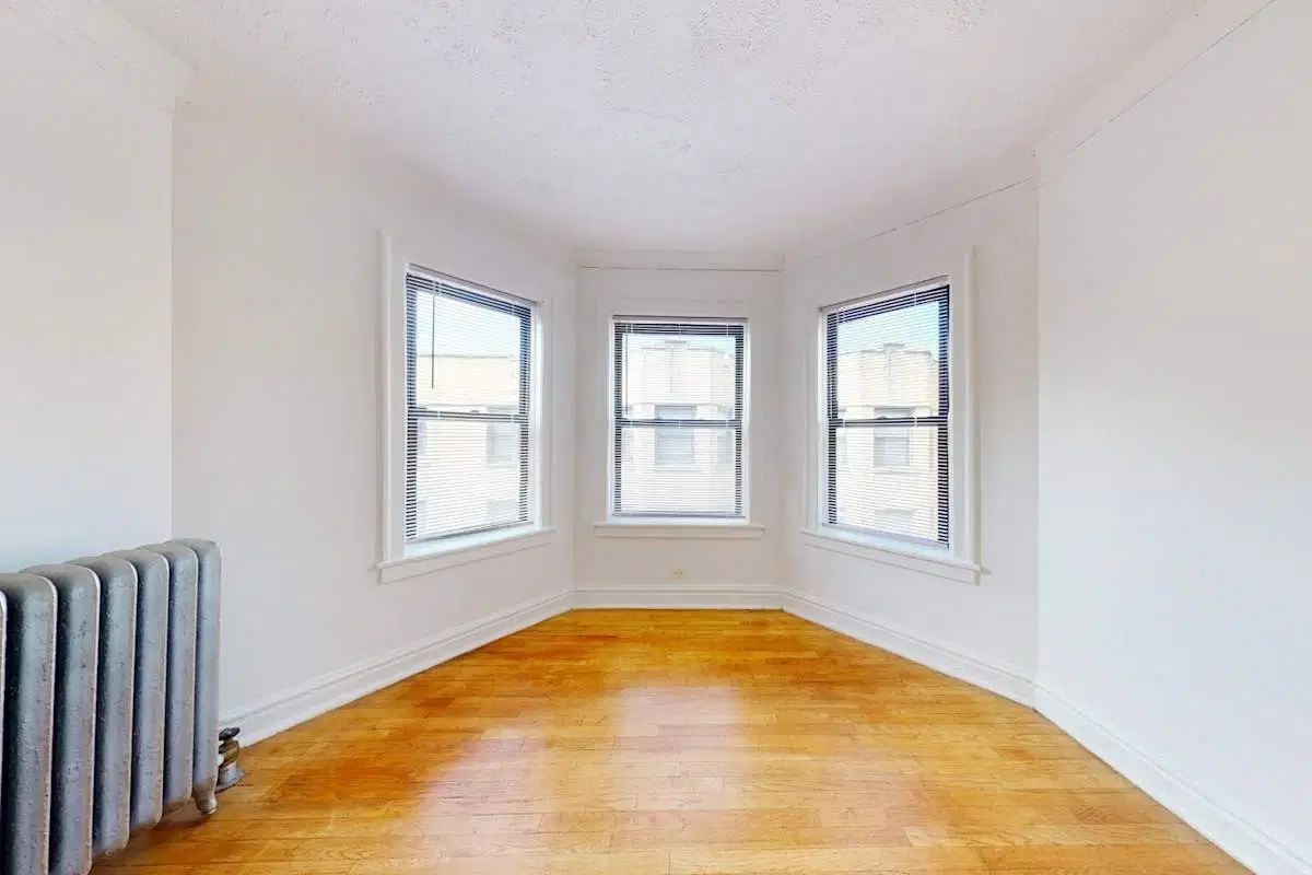5415 S. Woodlawn Avenue, Chicago – Room