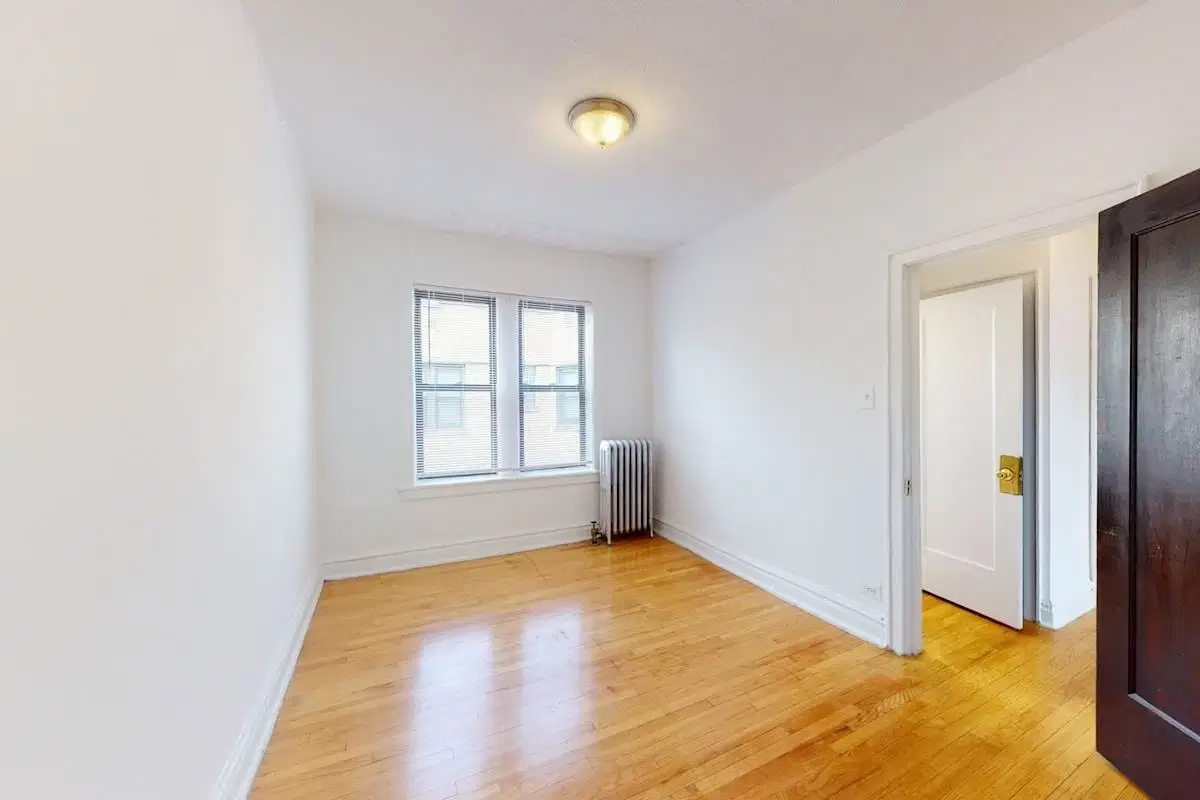 5415 S. Woodlawn Avenue, Chicago – Room