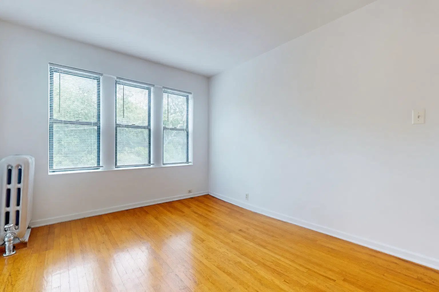 5415 S. Woodlawn Avenue, Chicago – 2 Bed 1 Bath