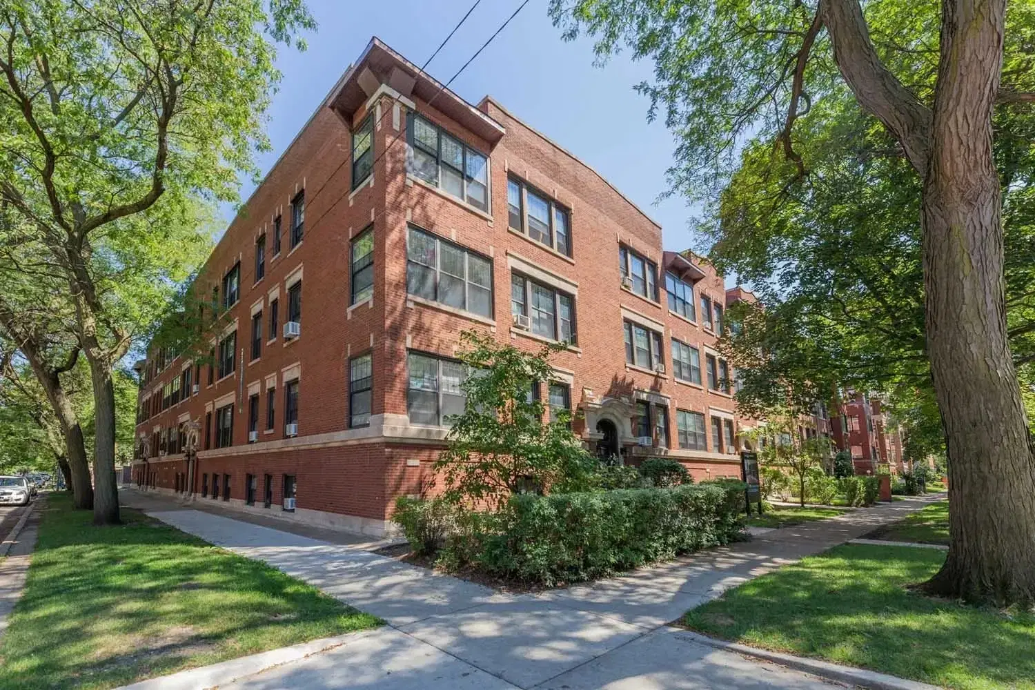 Greenwood 5201, Chicago – Exterior