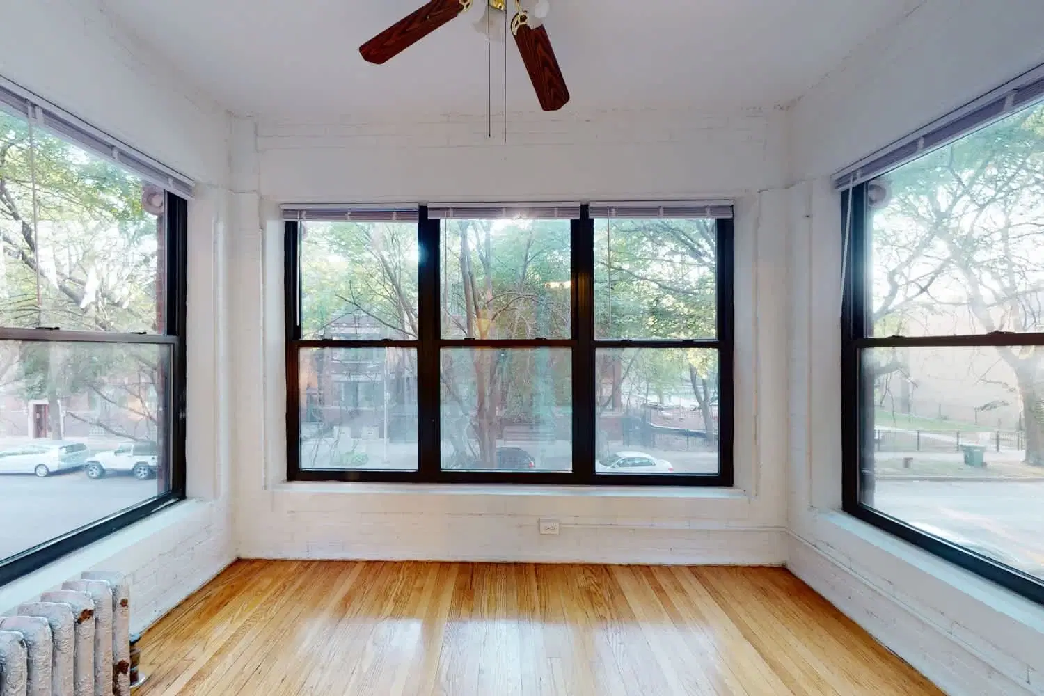5335-5337 S. Woodlawn Avenue, Chicago – Room