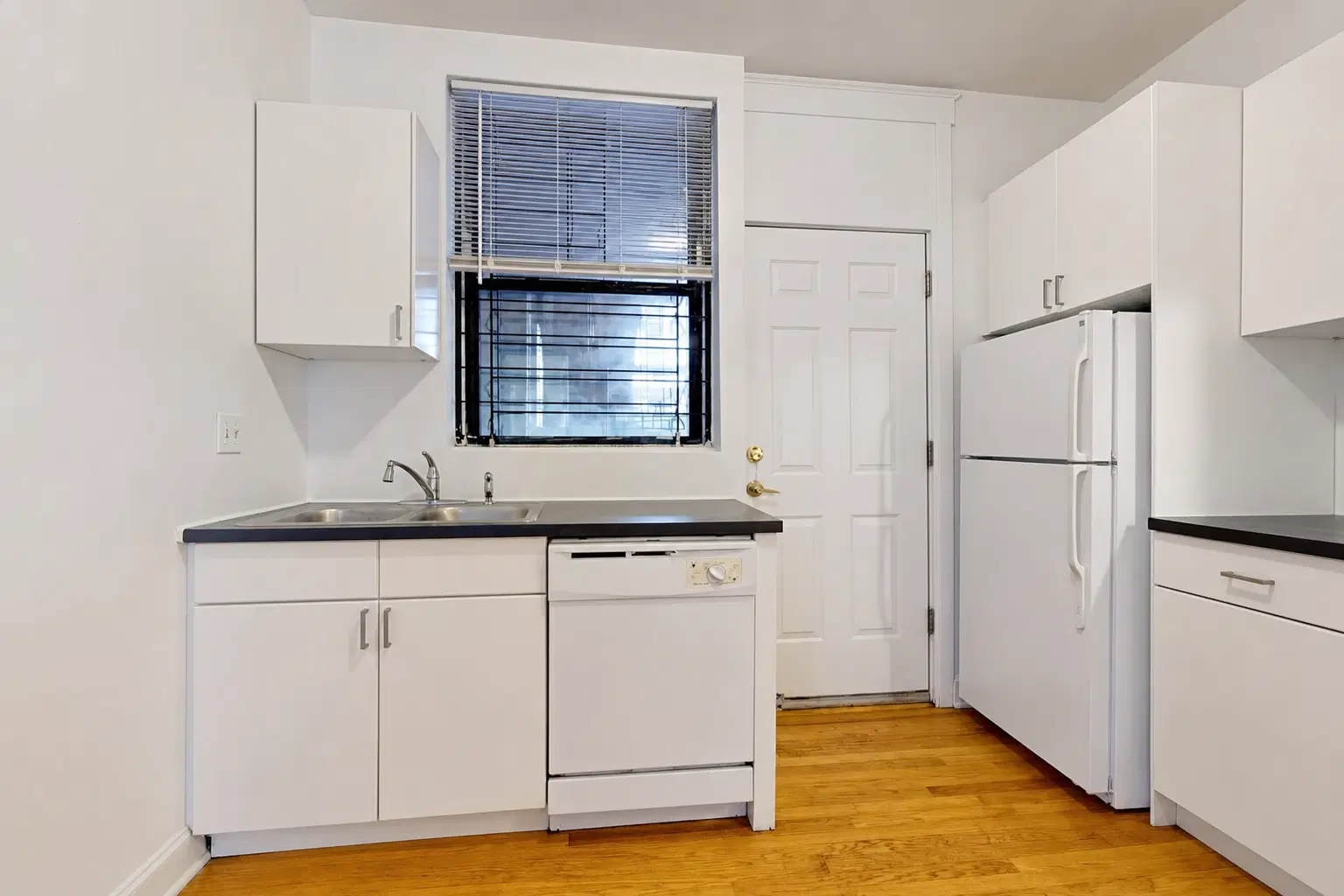 5339-5345 S. Woodlawn Avenue, Chicago – 4 Bed 1 Bath