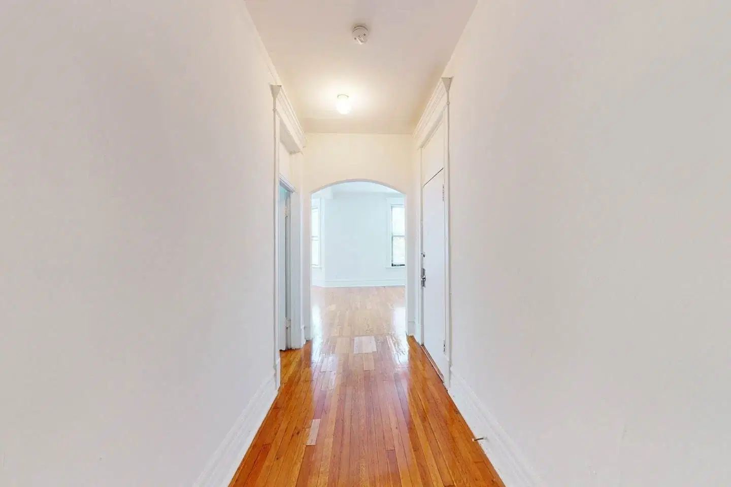 5401-5403 S. Woodlawn Avenue, Chicago – Room