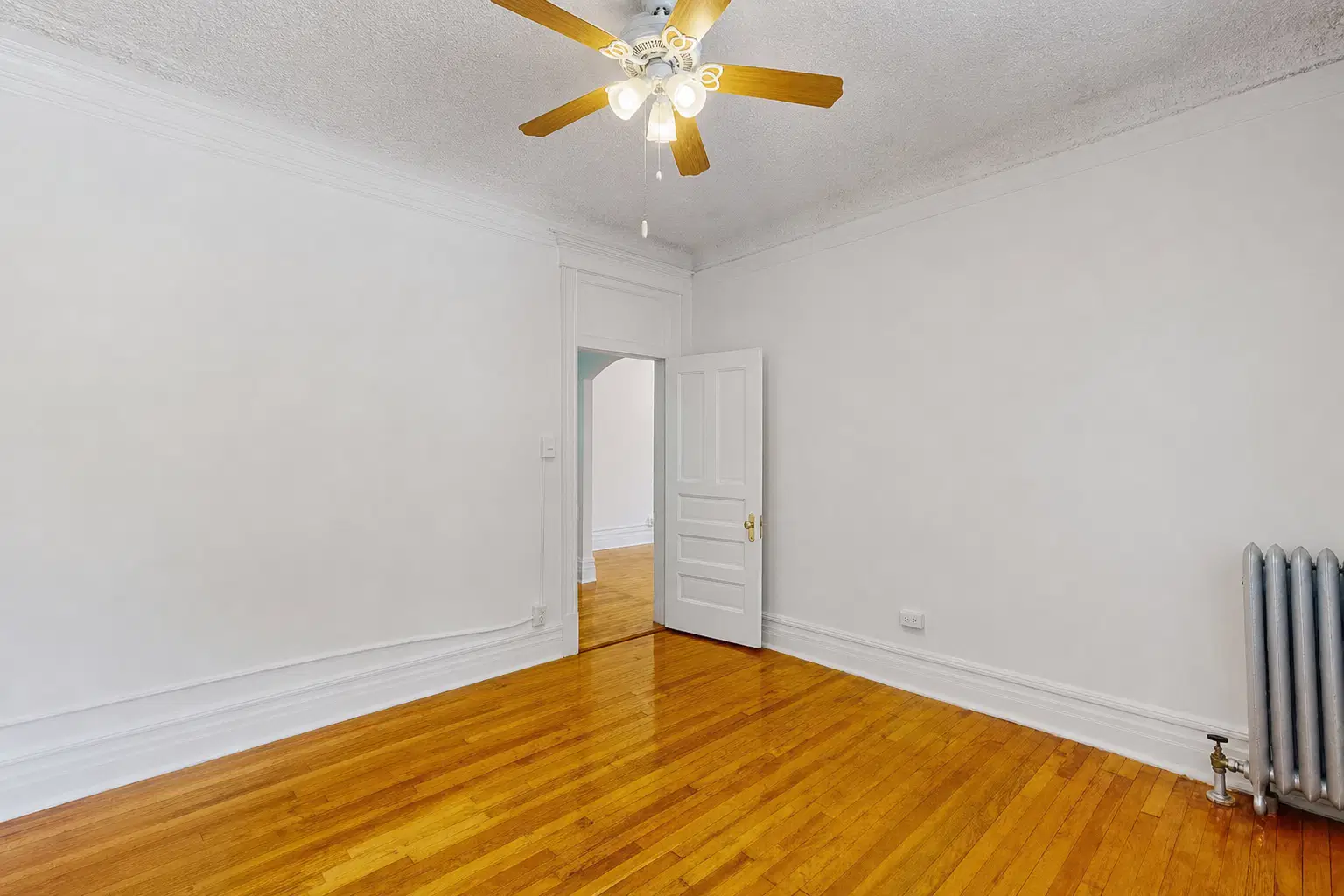 5401-5403 S. Woodlawn Avenue, Chicago – 4 Bed 1 Bath