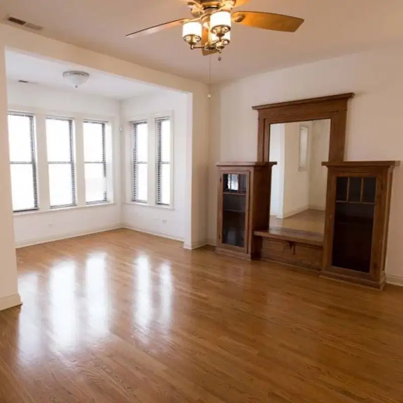 5401-5409 S. Cottage Grove Avenue, Chicago – Room