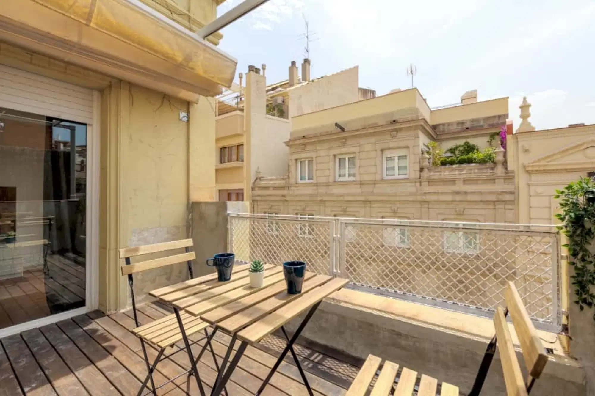 SPC 8022, Barcelona – Exterior