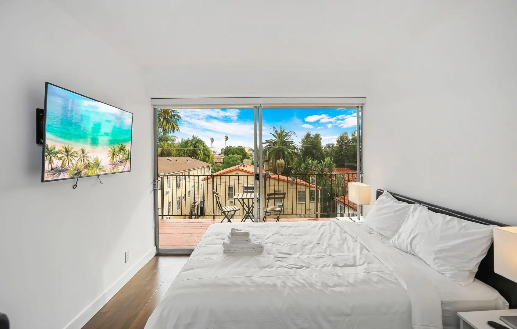 1850 N Whitley Ave, Los Angeles – Private Room (4 Bed - 2 Baths)