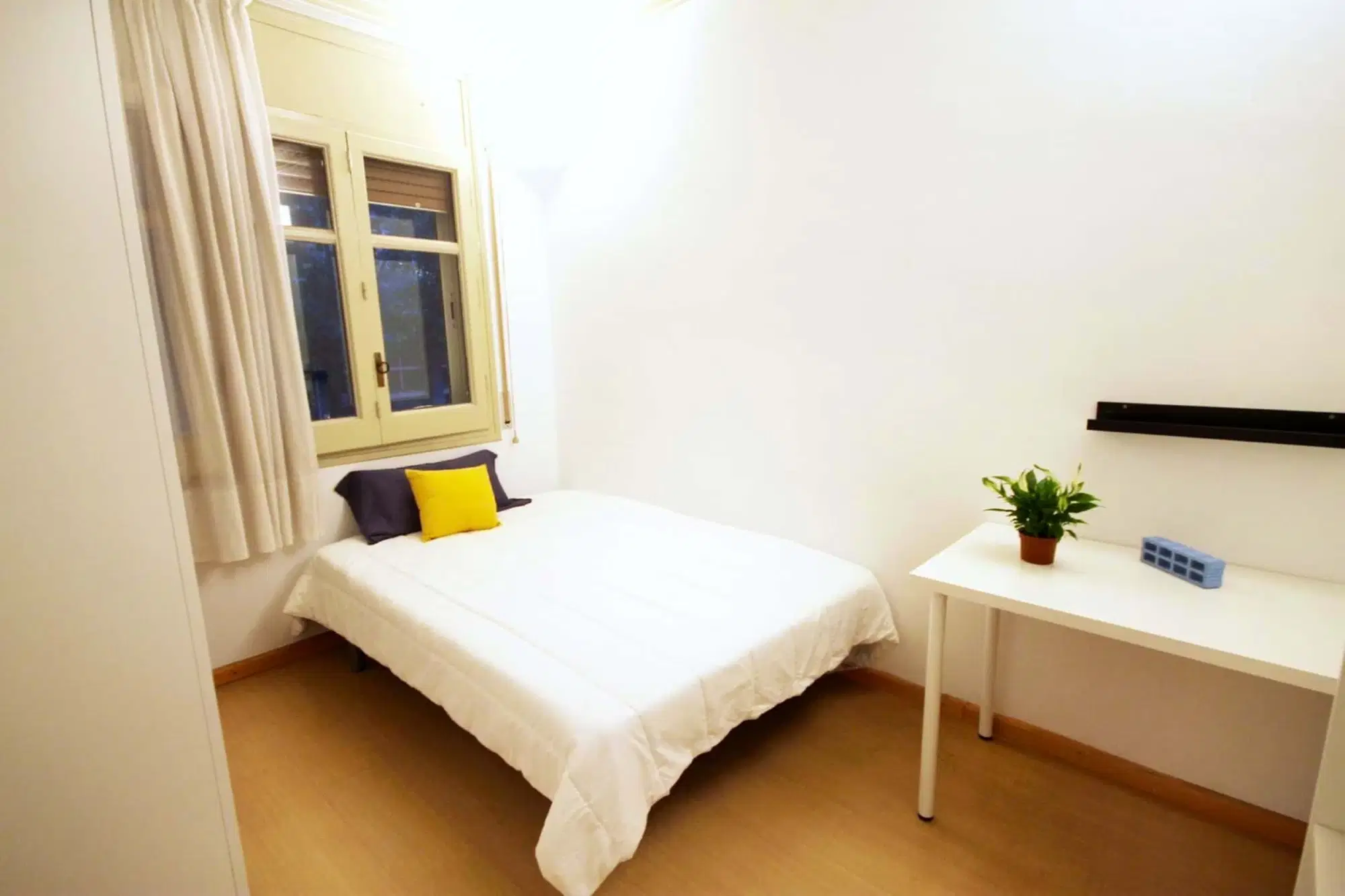 SPC 8022, Barcelona – #128862: Room in 6 Bedroom 1 Bathroom (Carrer De Muntaner)