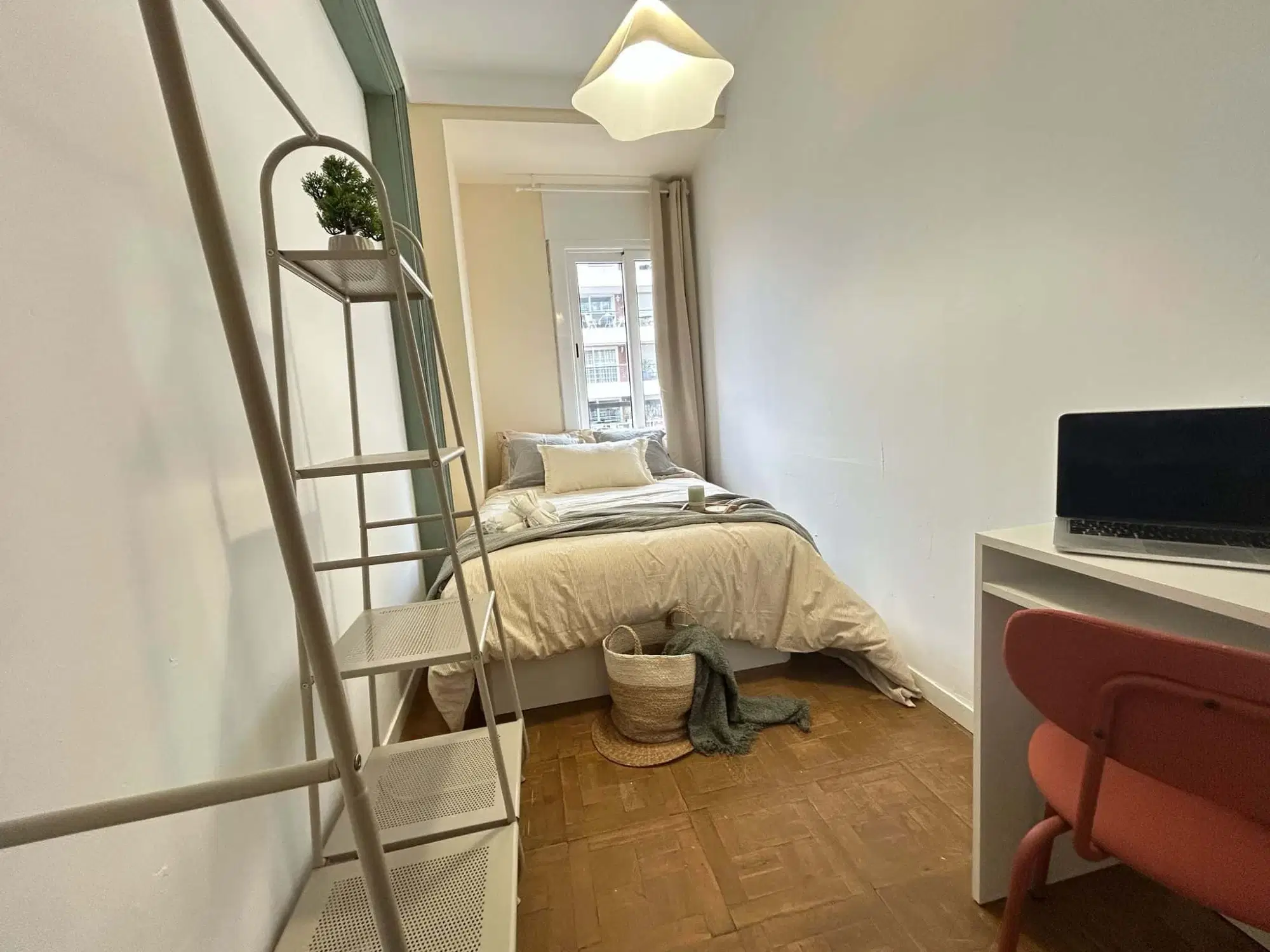 SPC 8022, Barcelona – #184404: Room in 9 Bedroom 3 Bathroom (Carrer De Balmes)