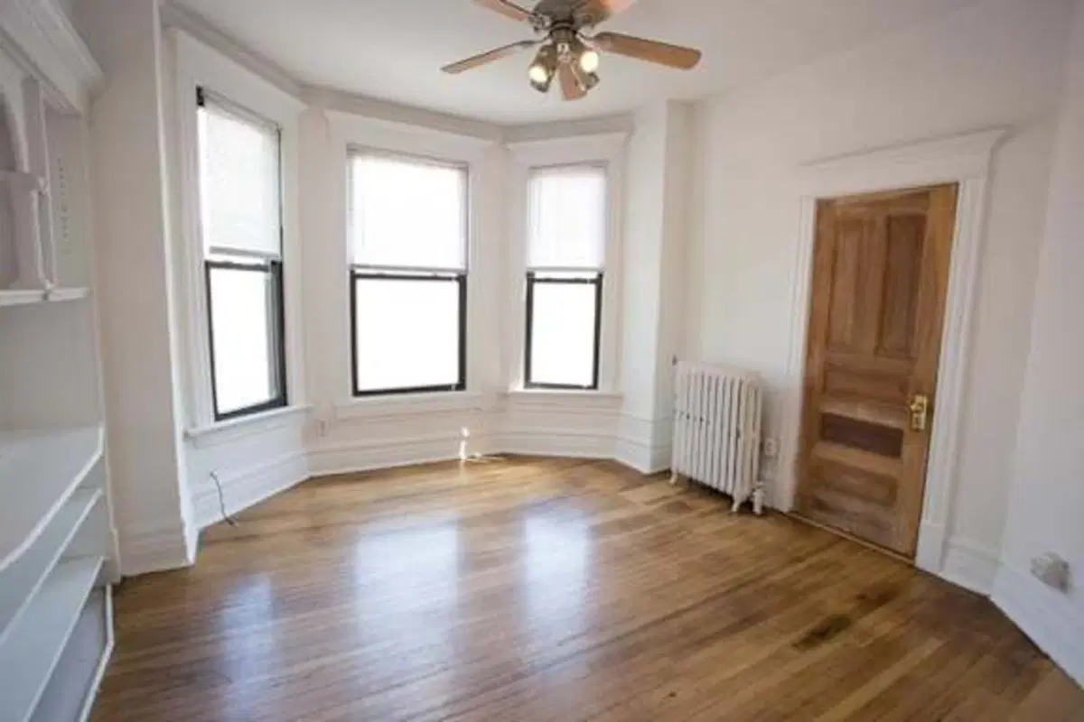 5401-5403 S. Woodlawn Avenue, Chicago – 3 Bed 1 Bath