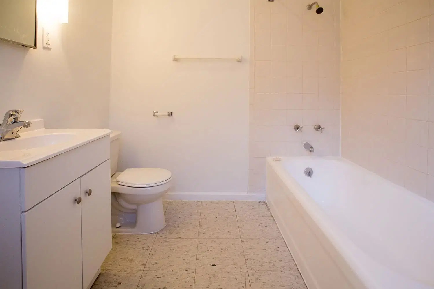 5325 S. Hyde Park Boulevard, Chicago – Bathroom