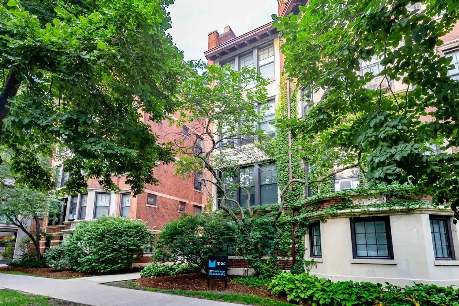 5325 S. Hyde Park Boulevard, Chicago – Exterior