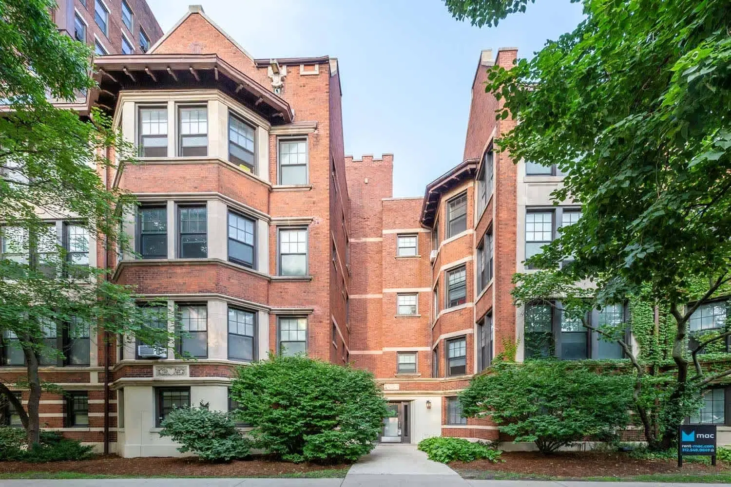 5325 S. Hyde Park Boulevard, Chicago – Exterior
