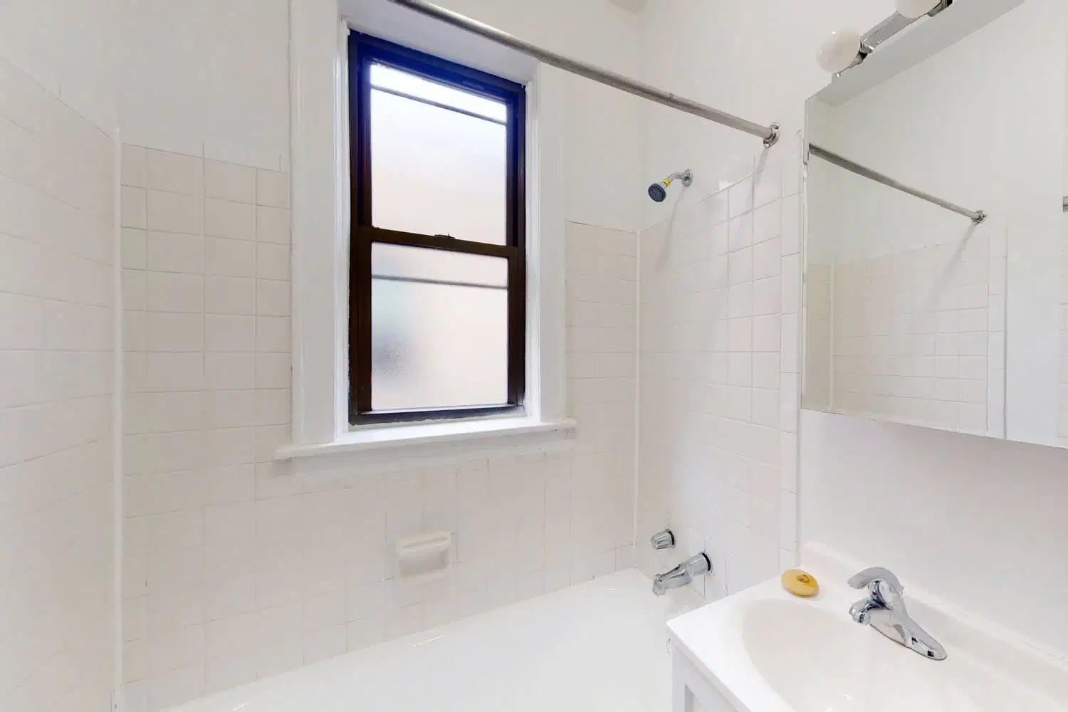 5053 S. Ellis Avenue, Chicago – Bathroom