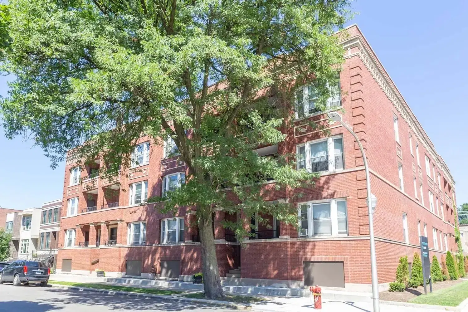 4859 S. Champlain Avenue, Chicago – Exterior