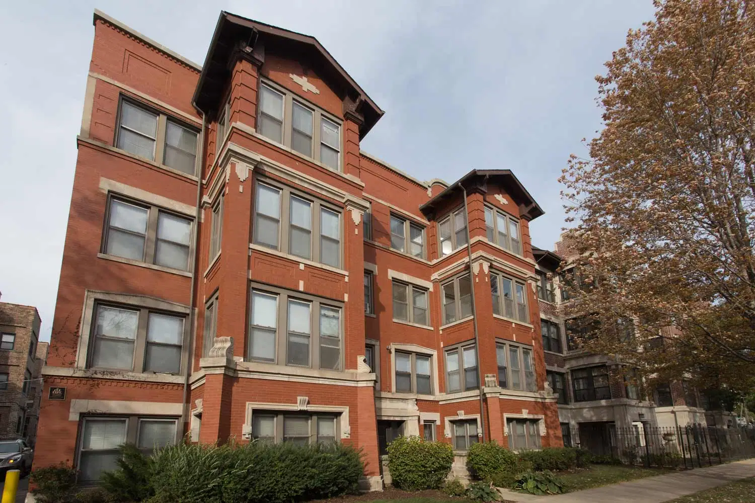 918 E. Hyde Park Boulevard, Chicago – Exterior