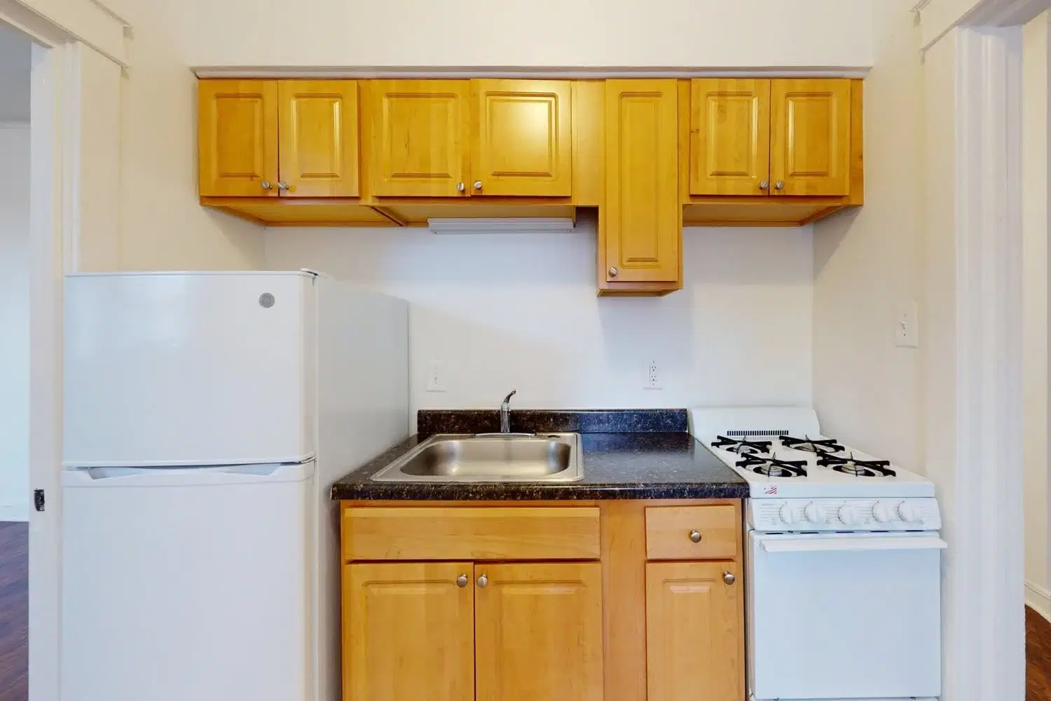5528-5532 S. Everett Avenue, Chicago – Kitchen
