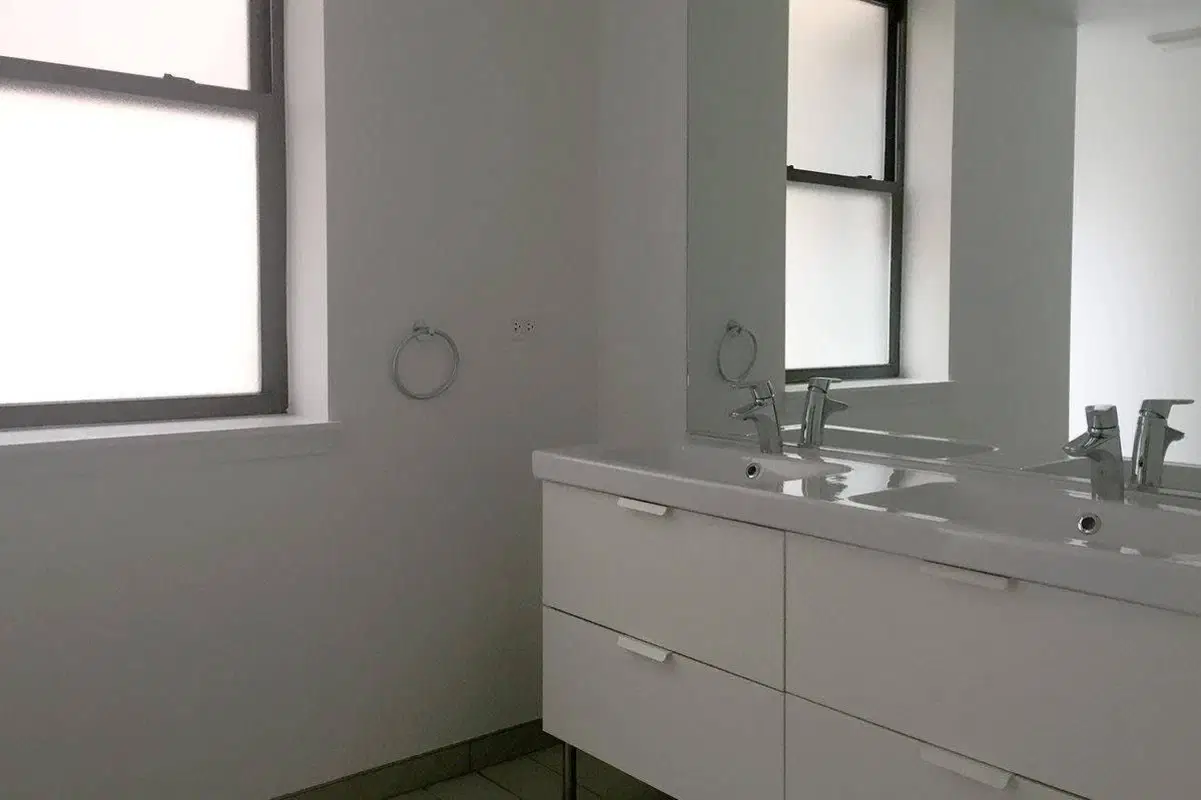 5524-5526 S. Everett Avenue, Chicago – Bathroom