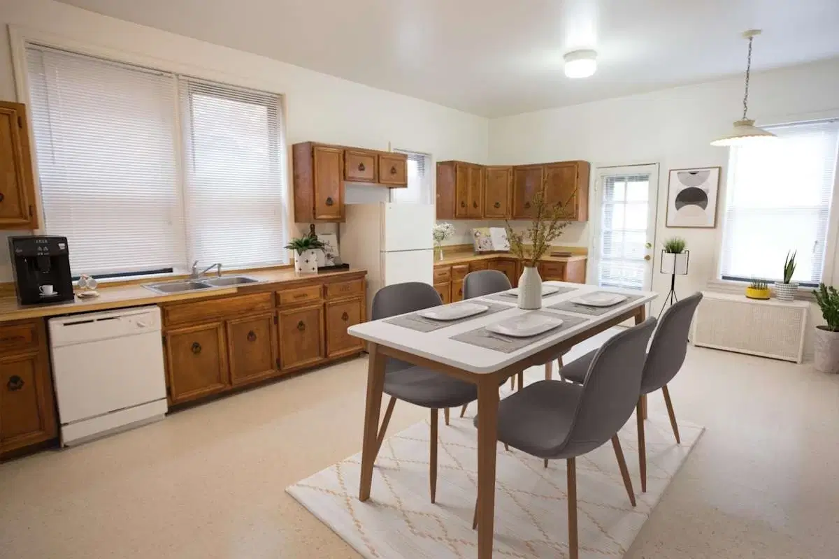 5468-70 S. Hyde Park Boulevard, Chicago – Kitchen