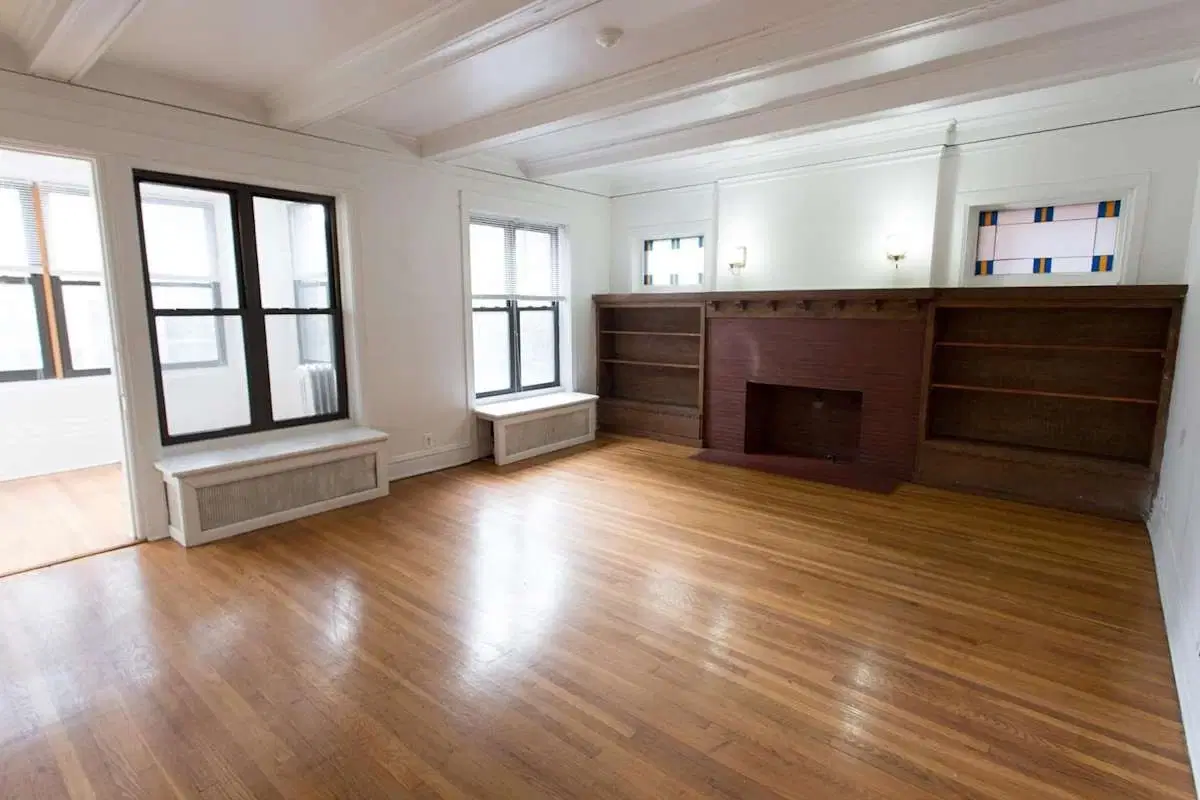 5468-70 S. Hyde Park Boulevard, Chicago – Room