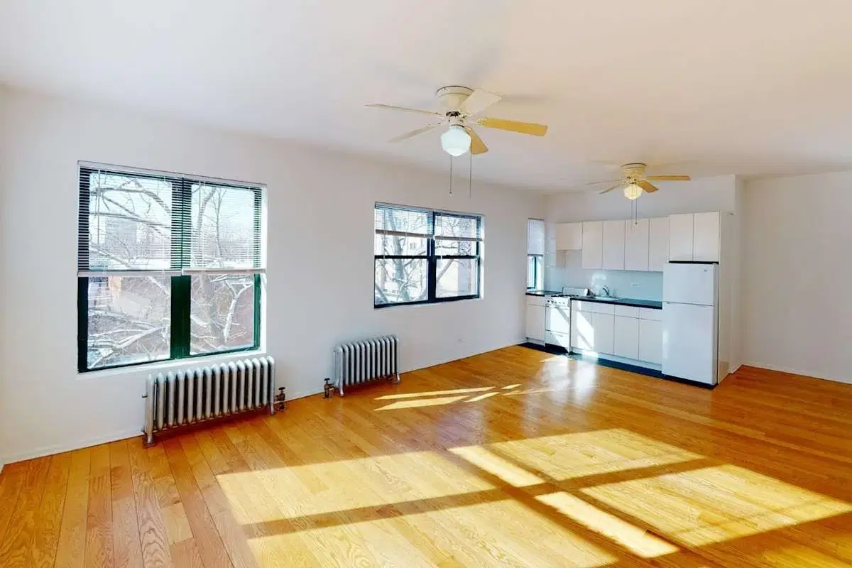 5487-5491 S. Hyde Park Boulevard, Chicago – Room