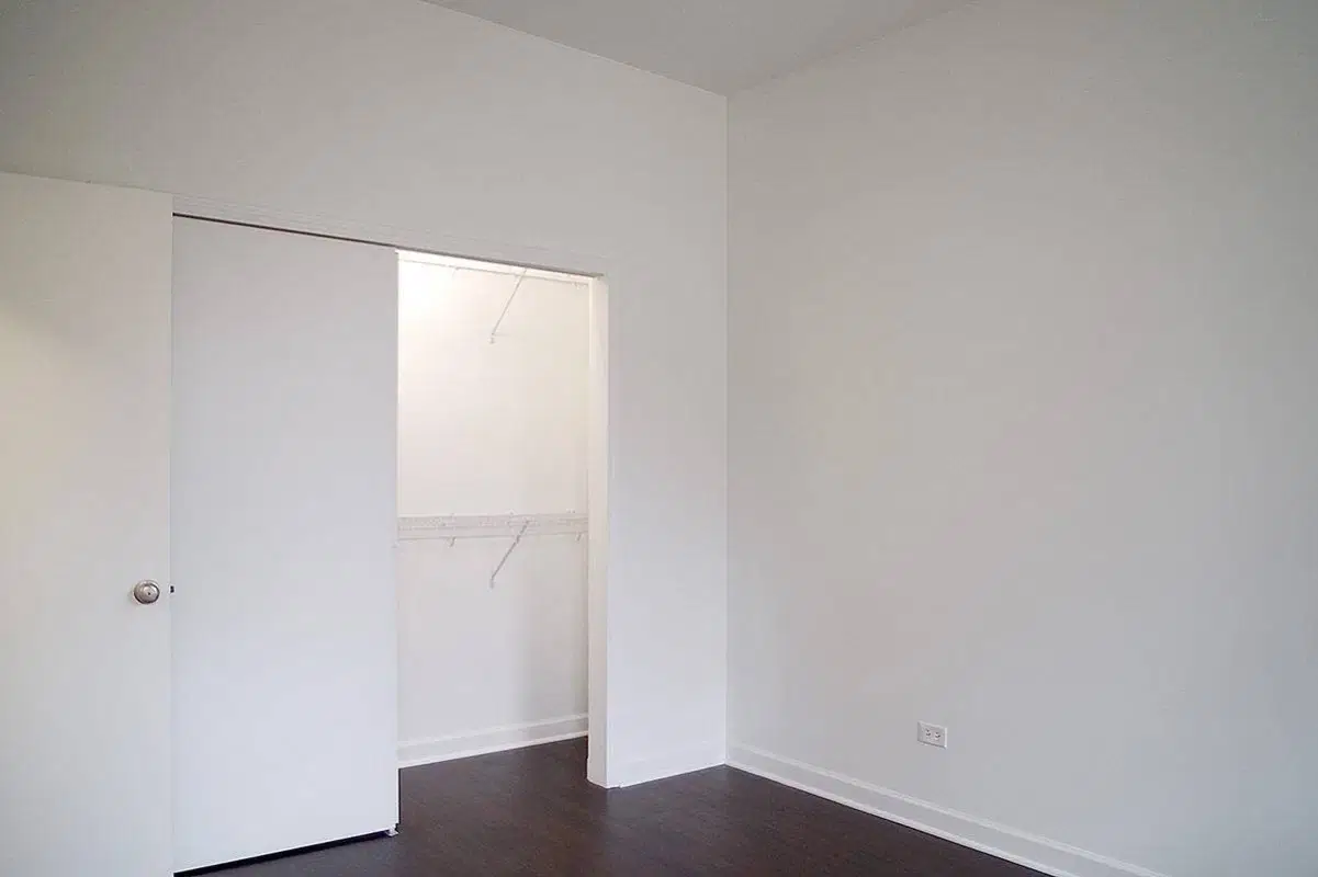 5507-5509 S. Hyde Park Boulevard, Chicago – Bedroom