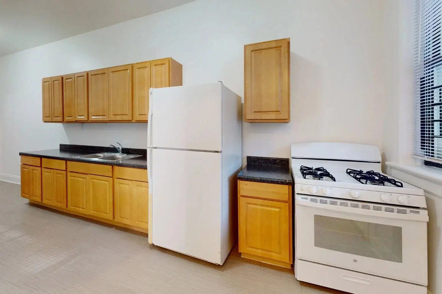 5218-5220 S. Kimbark Avenue, Chicago – Kitchen