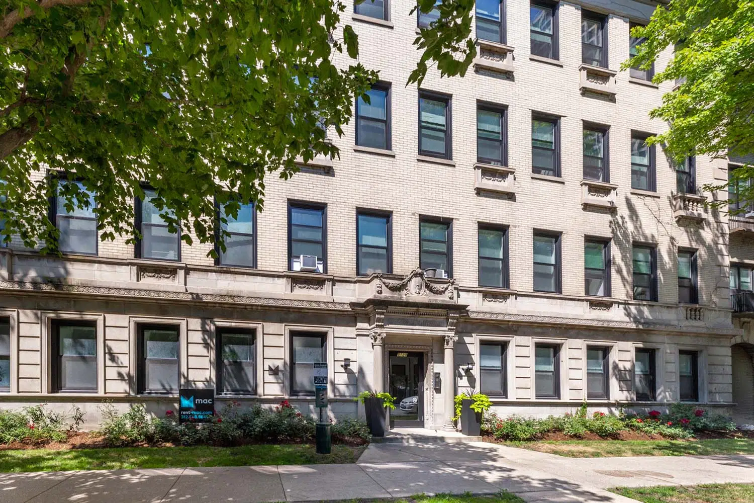 5120 S. Hyde Park Boulevard, Chicago – Exterior
