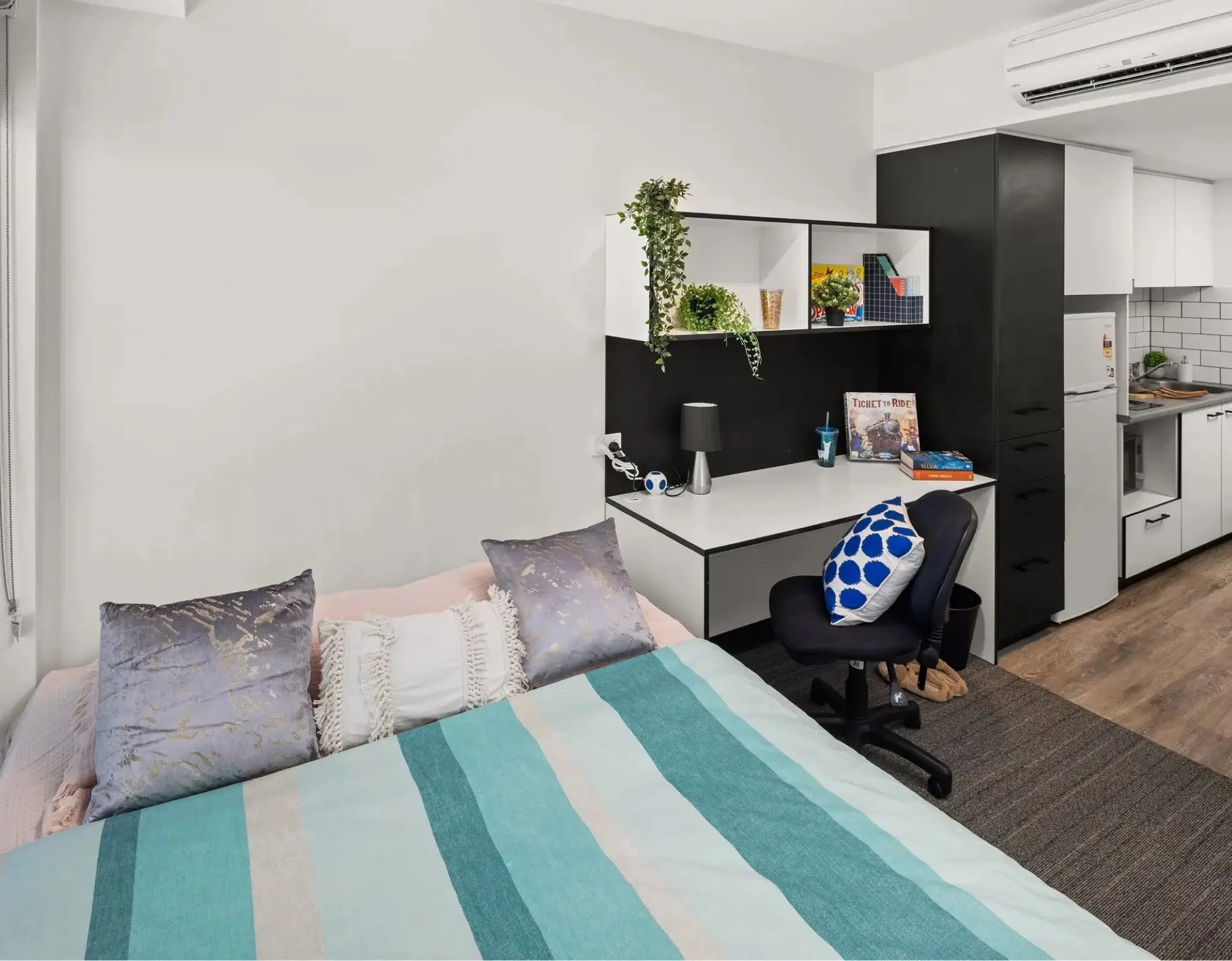 Accolade on Gray, Adelaide – Private Studio Silver
