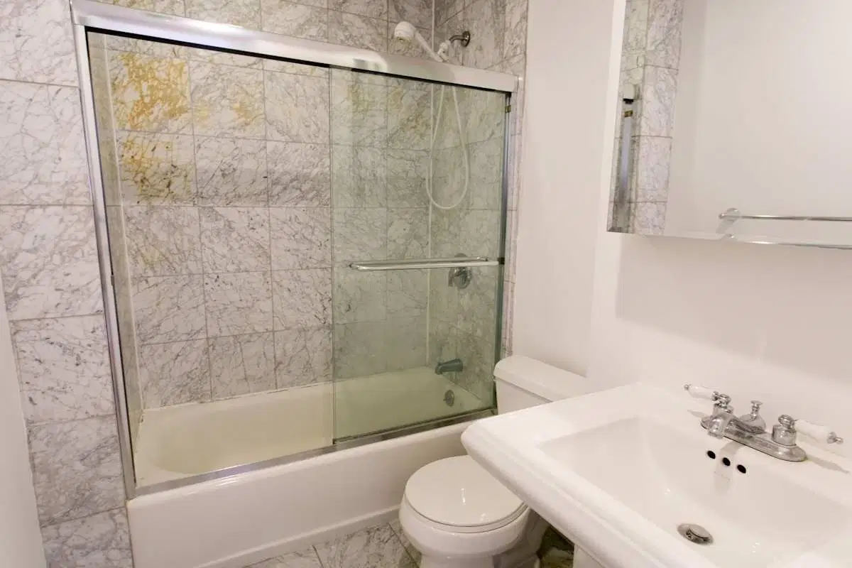 5532 S. Kimbark Avenue, Chicago – Bathroom