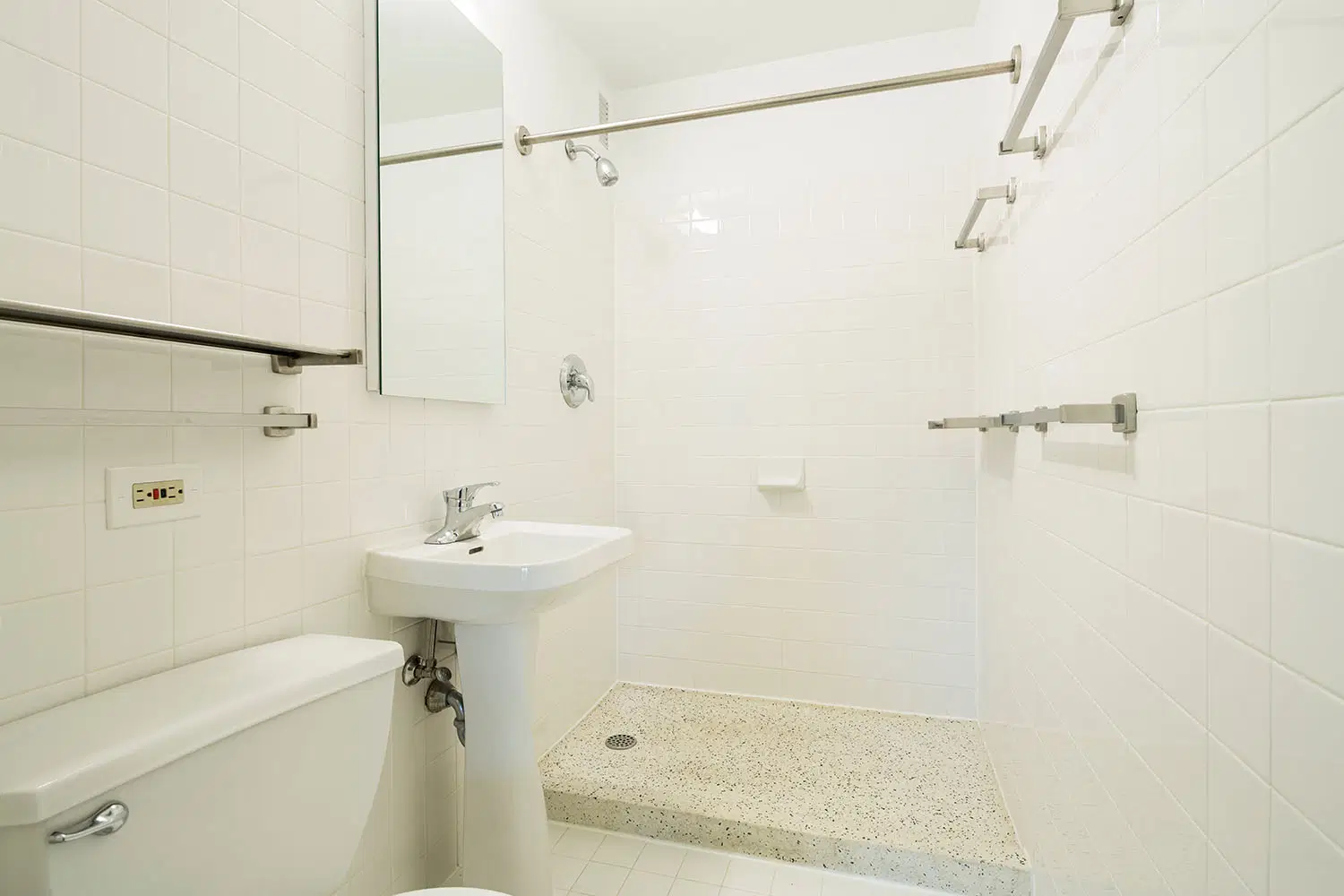 1400 E. 57th Street, Chicago – Bathroom