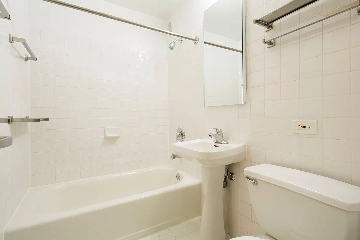 1400 E. 57th Street, Chicago – Bathroom
