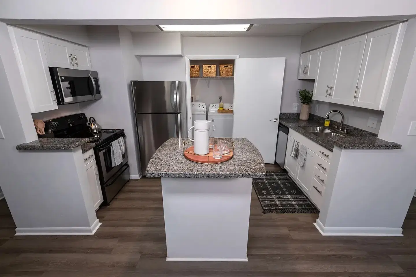 848 Mitchell, Arlington – Kitchen