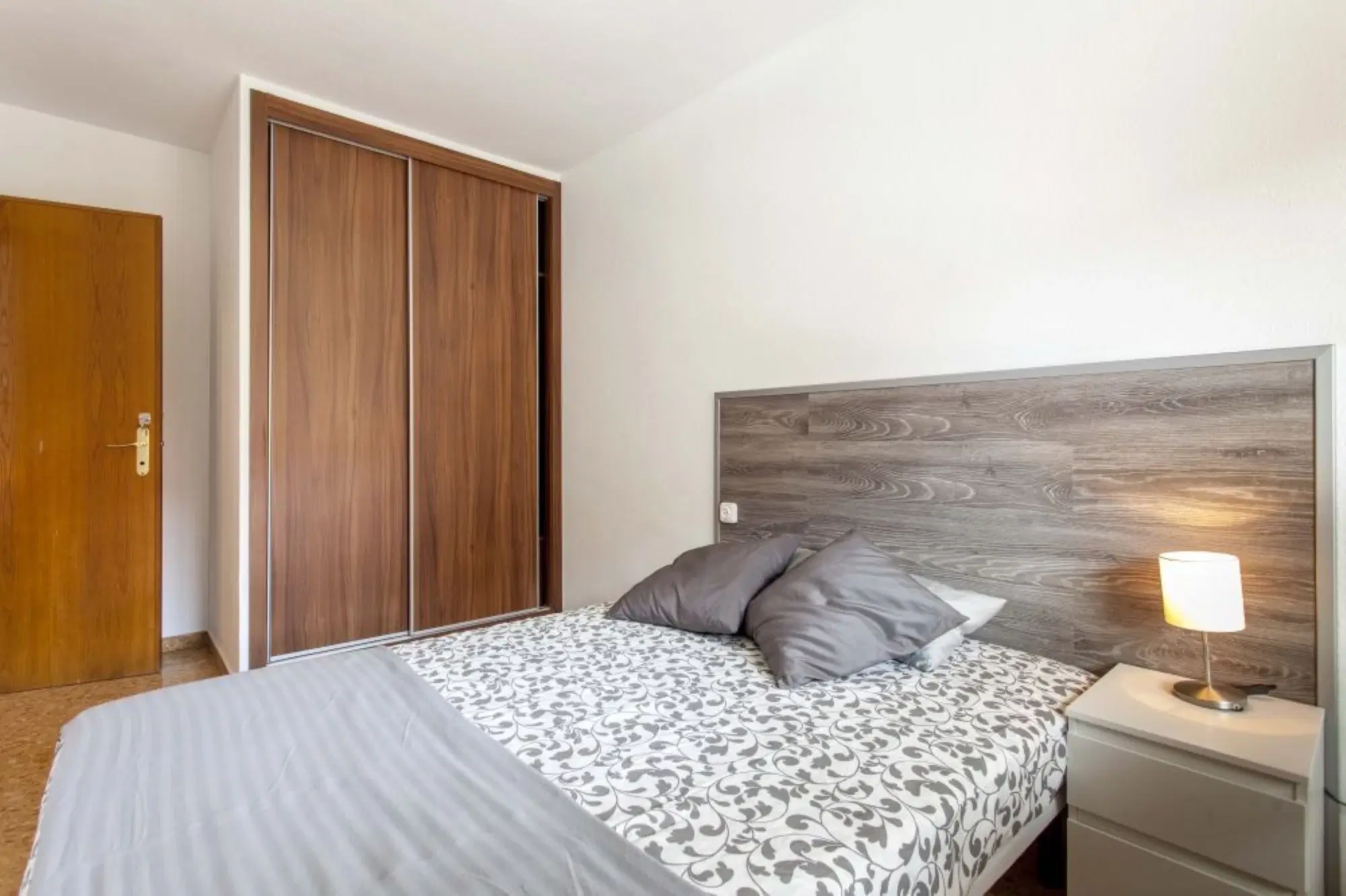 SPC 46009, Valencia – #17532: Room in 5 Bedroom 2 Bathroom (Carrer De Sagunt)