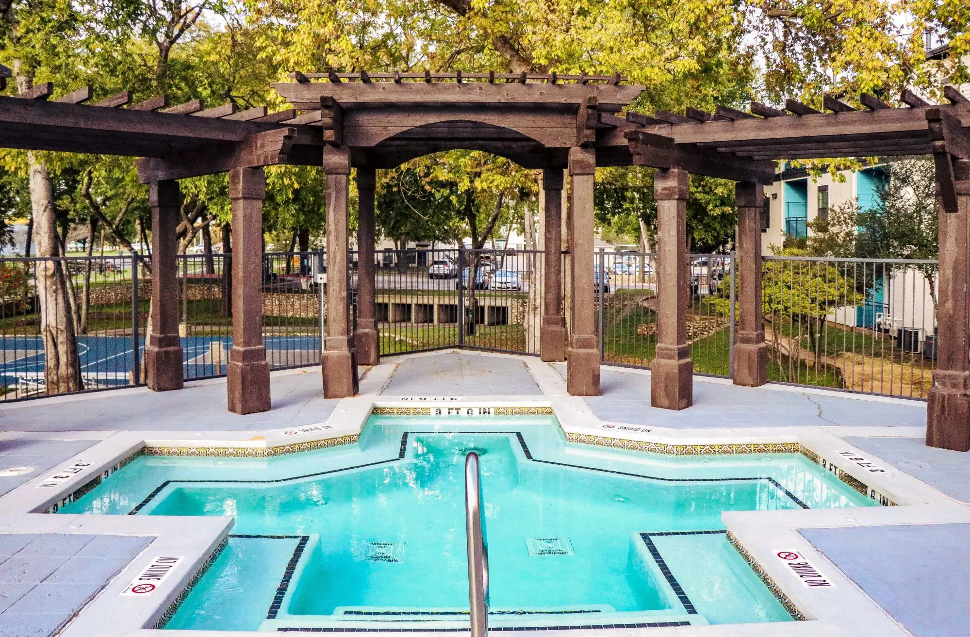 Town Lake, Austin – Exterior