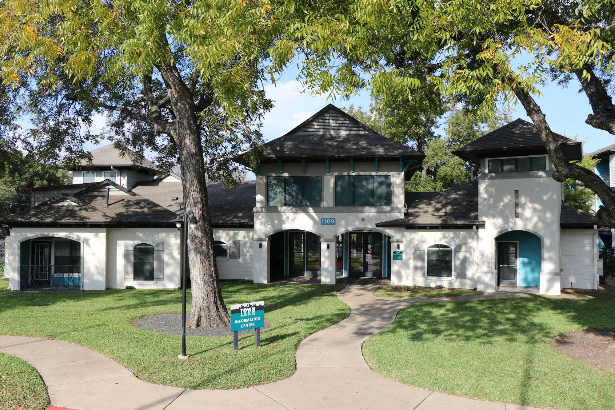 Town Lake, Austin – Exterior