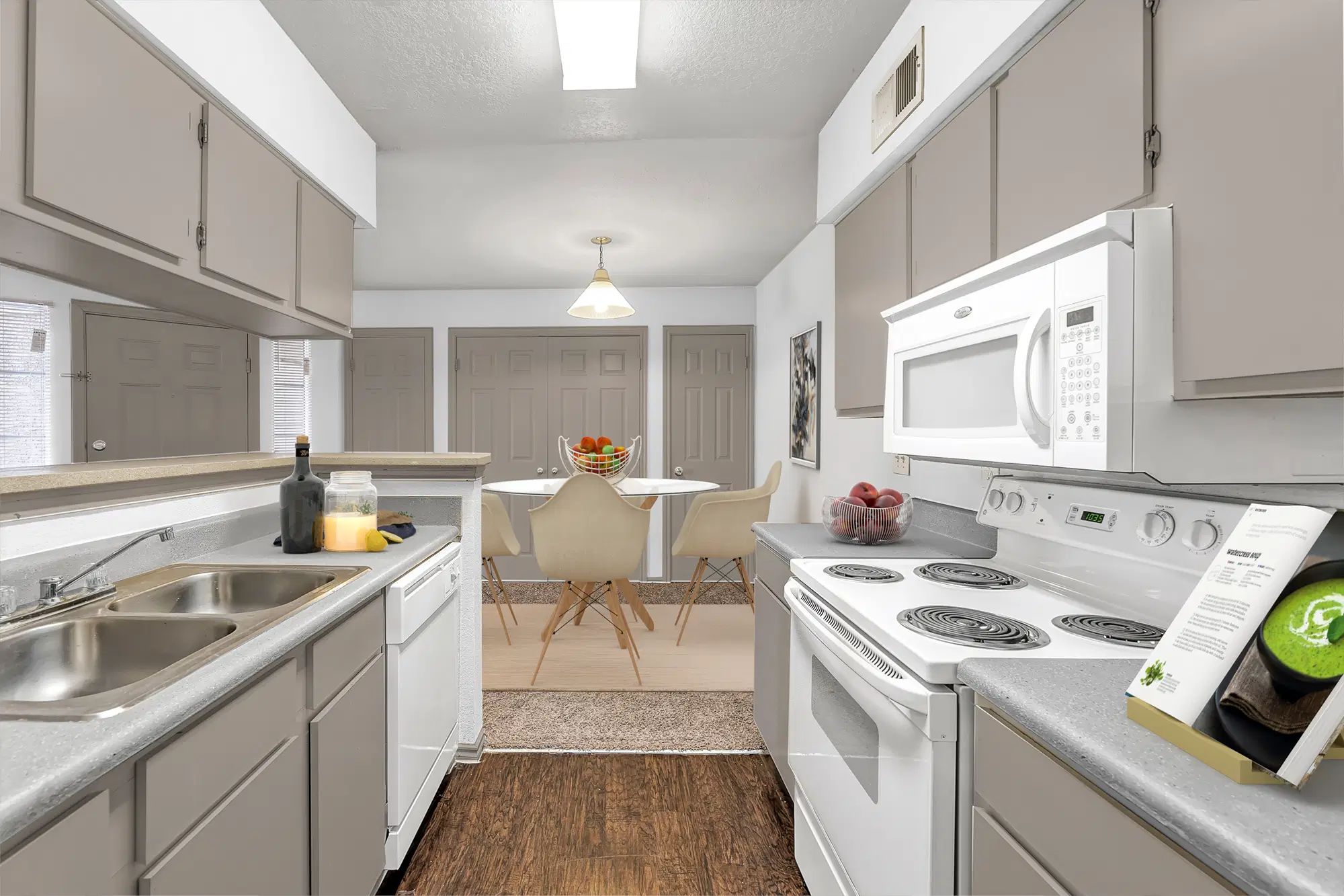 Fifteen 12 at Bryan, College Station – Kitchen