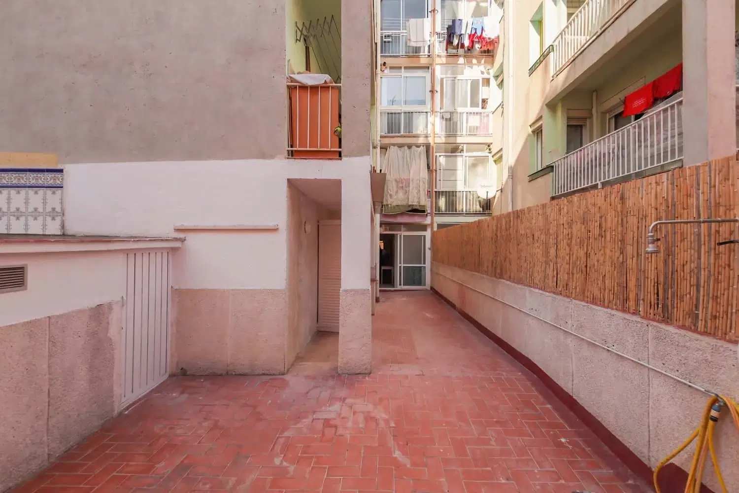 SPC 43205, Reus – Exterior