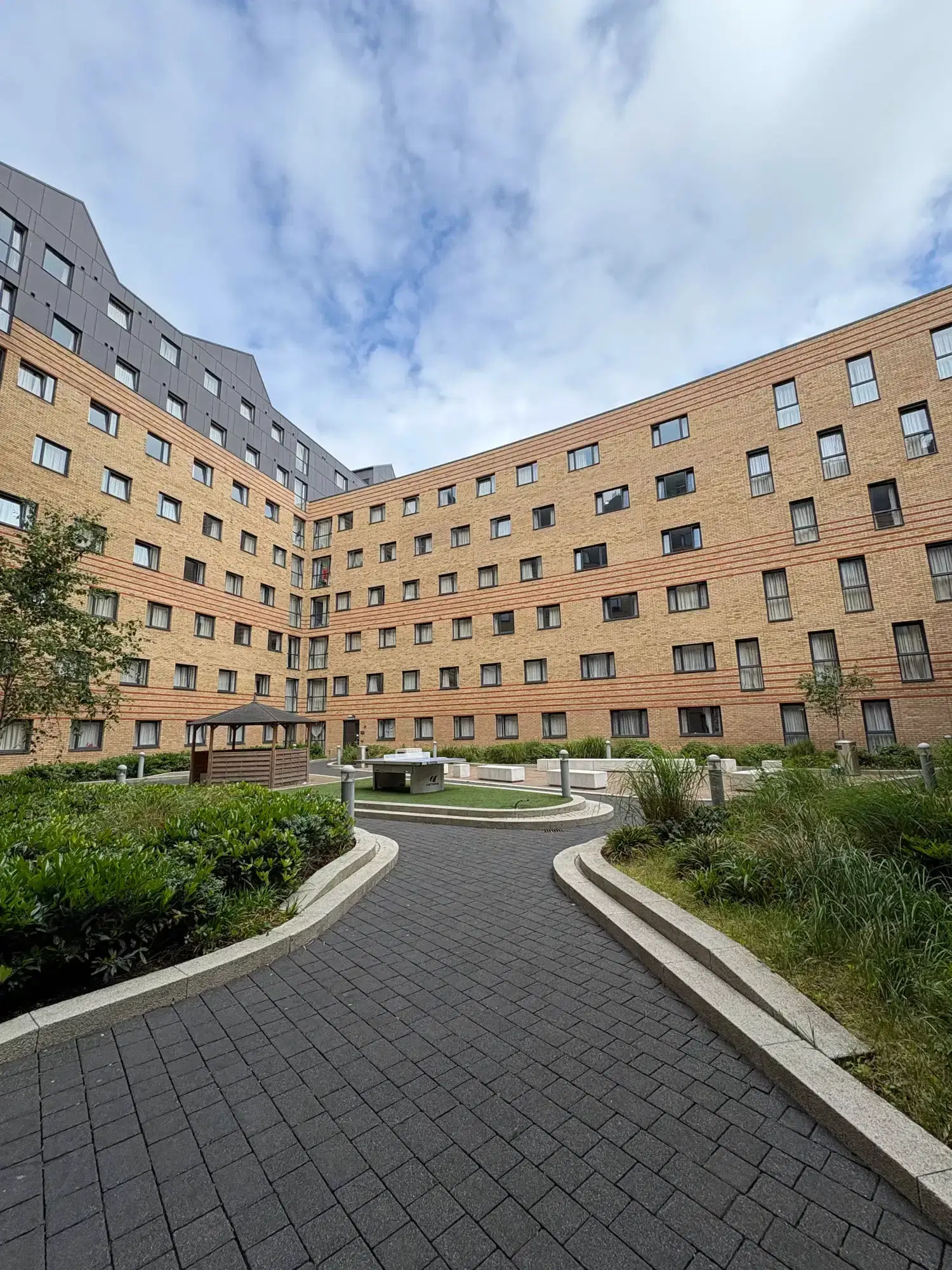 LNT Mannequin House, London – Exterior