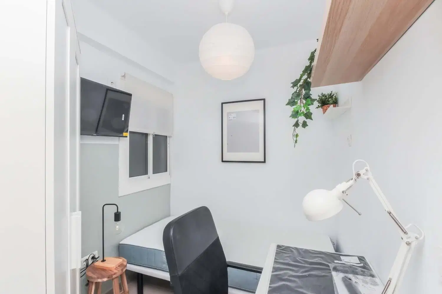 SPC 43204, Reus – #155817: Room in 4 Bedroom 2 Bathroom (Carrer D'eduard Toda)