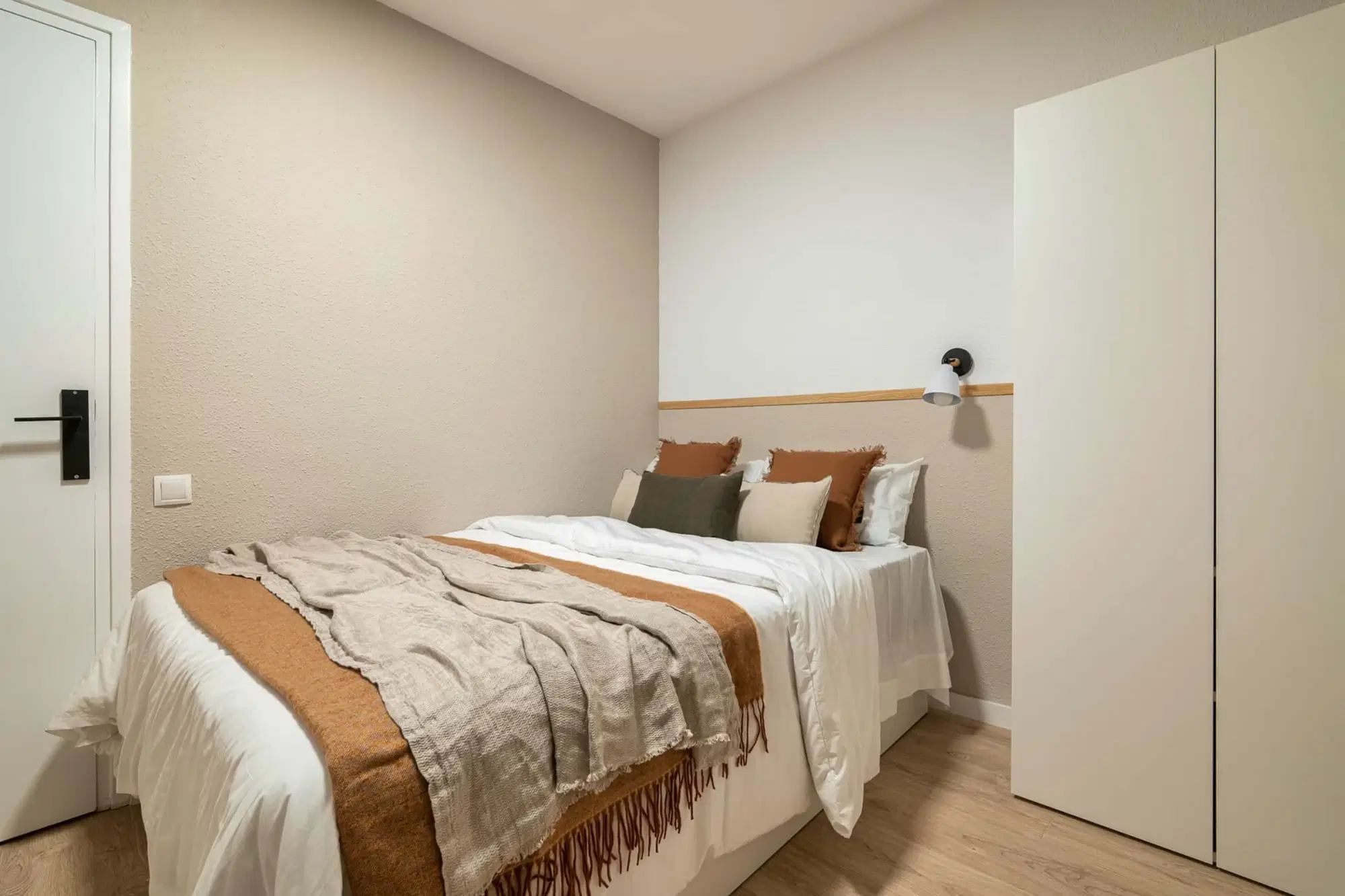 SPC 8024, Barcelona – #119699: Room in a 4 Bedroom 2 Bathroom (Avinguda De La Mare De Déu De Montserrat)